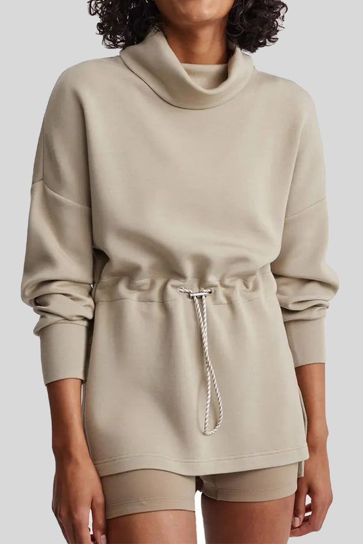 Stilla | Casual sweater med en ensfarvet høj hals og snøre