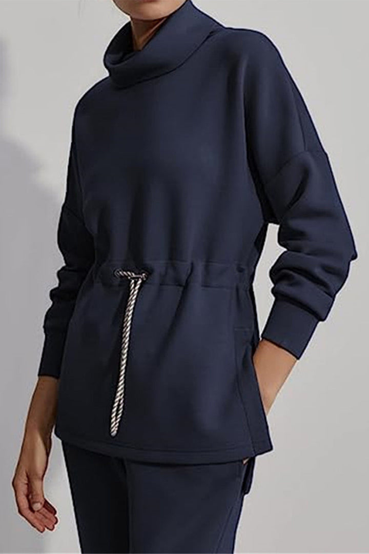 Stilla | Casual sweater med en ensfarvet høj hals og snøre