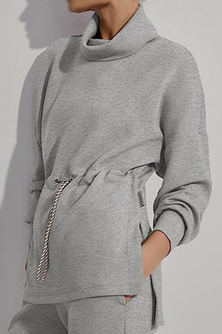 Stilla | Casual sweater med en ensfarvet høj hals og snøre
