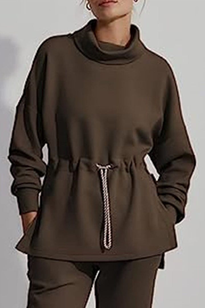 Stilla | Casual sweater med en ensfarvet høj hals og snøre