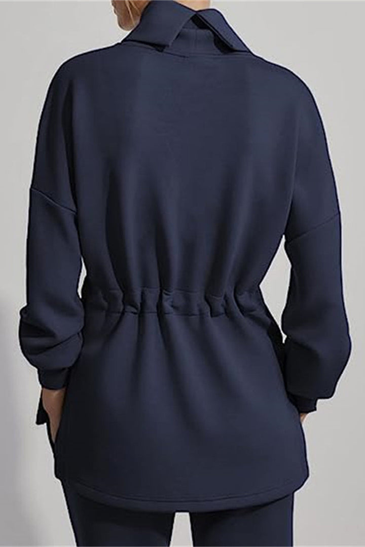 Stilla | Casual sweater med en ensfarvet høj hals og snøre