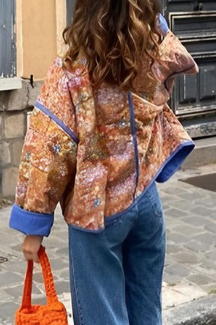 Stilla | Britisk Inspireret Outdoor Tøj Med Floralt Patchwork og Ståkrave