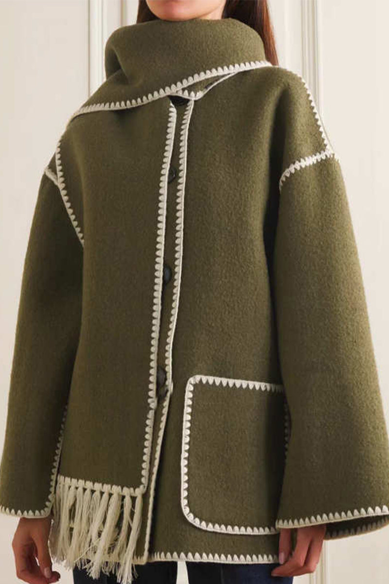 Stilla | Casual Britisk Outdoor Tøj Med Ensfarvede Frynser og Kontrastfarvet Skalkrage.