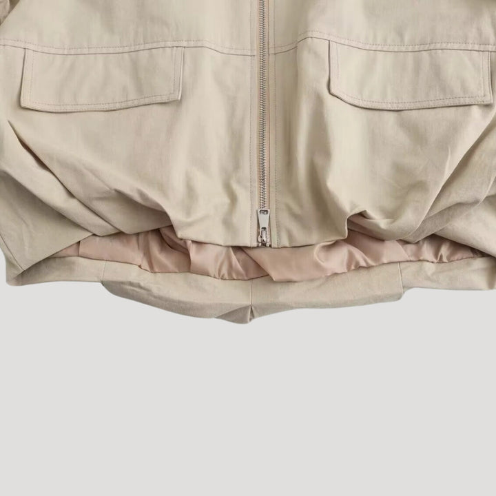 Stilla | Minimalist Beige Lynlås Bomberjakke