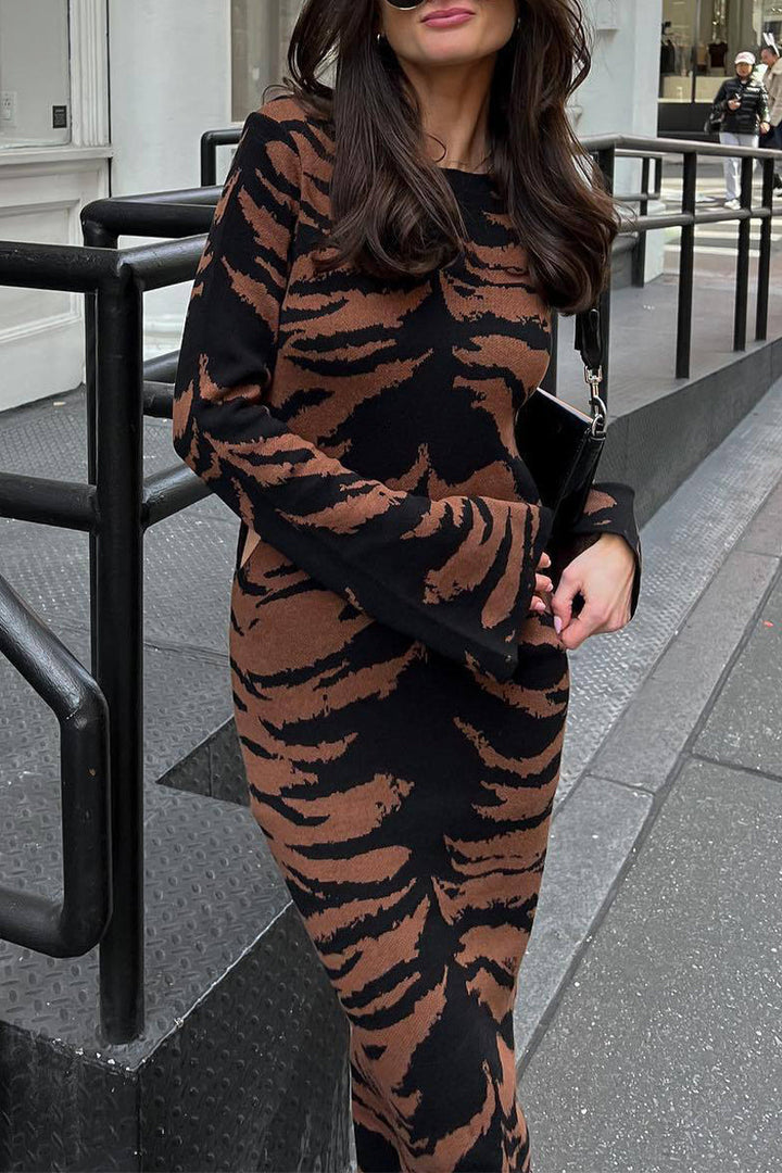 Stilla | Vintagestræde Leopard Jacquard Tårstof Rundhalset Blyantskørt Kjoler