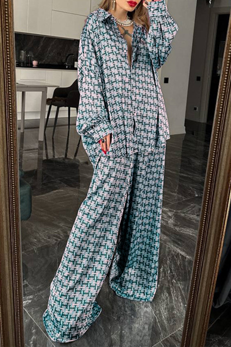 Stilla | Langærmet, Casual To-delt Sæt Med Geometrisk Print og Kontrasterende Slå-krave.