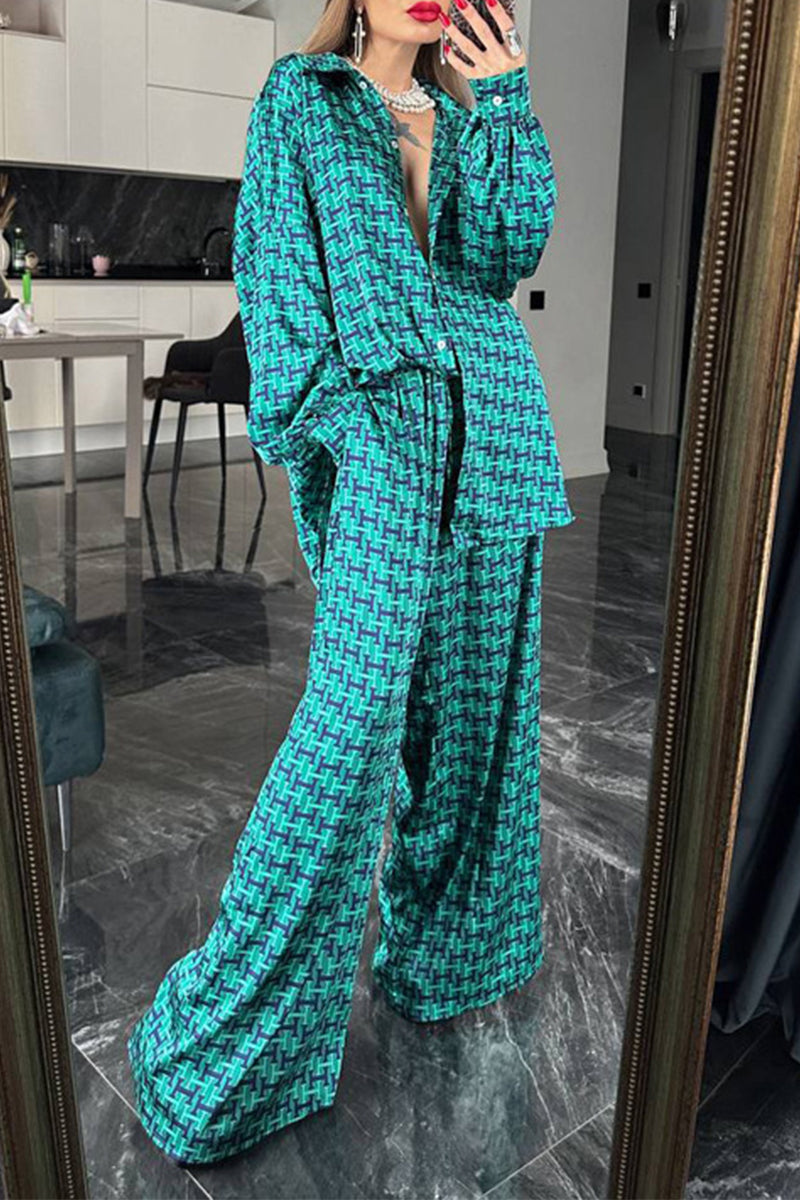 Stilla | Langærmet, Casual To-delt Sæt Med Geometrisk Print og Kontrasterende Slå-krave.