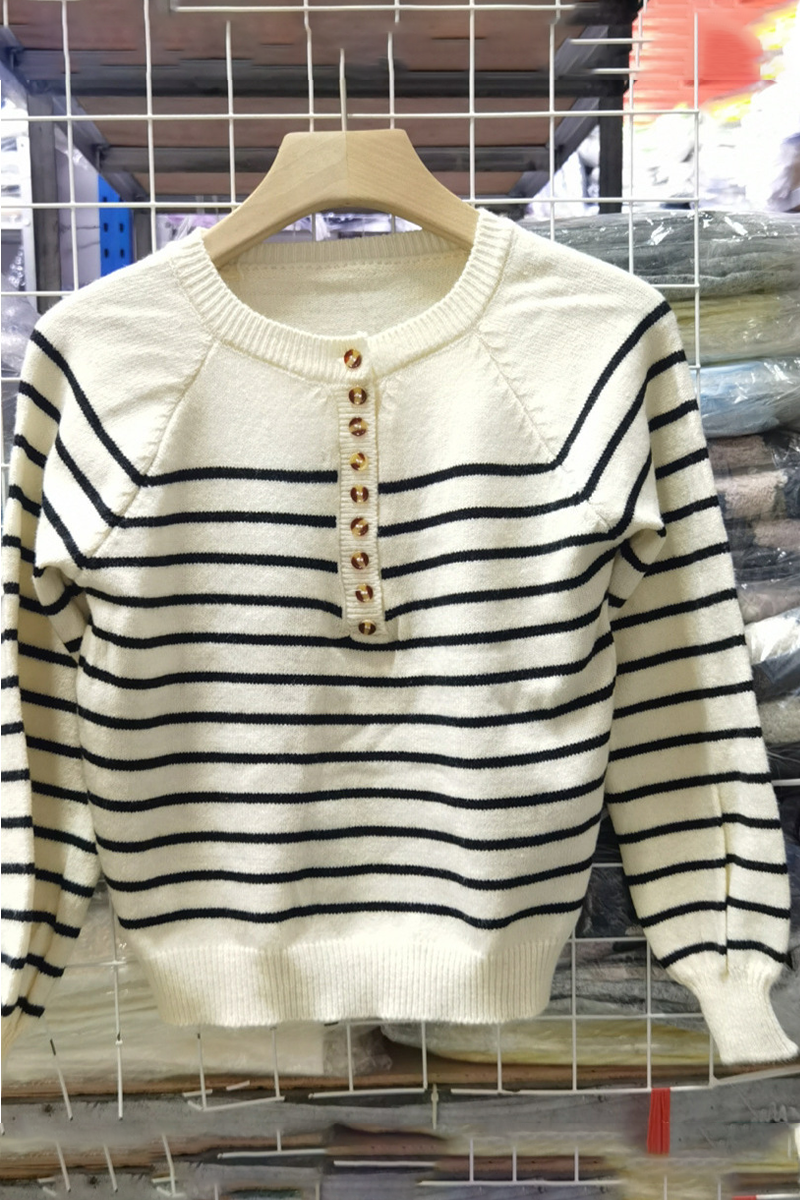 Stilla | Casual sweater med kontrasterende rund halsudskæring, vævet med stribet loop