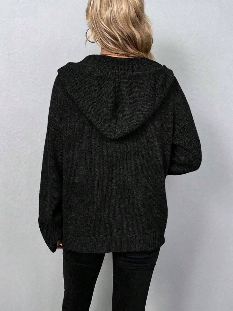 Stilla | Behagelig og Elegant Dame Hoodie med Dekorative Knapper