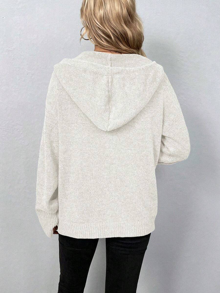 Stilla | Behagelig og Elegant Dame Hoodie med Dekorative Knapper
