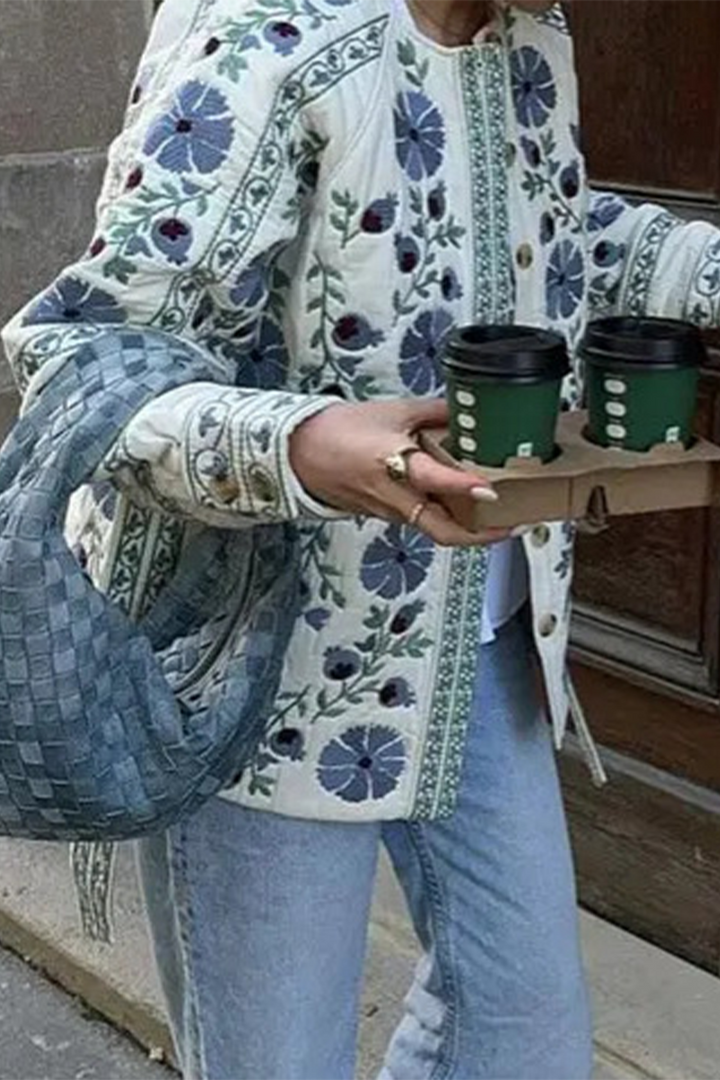 Stilla | Lækkert streetwear blomster udendørsbeklædning med snørebånd og rund hals patchwork