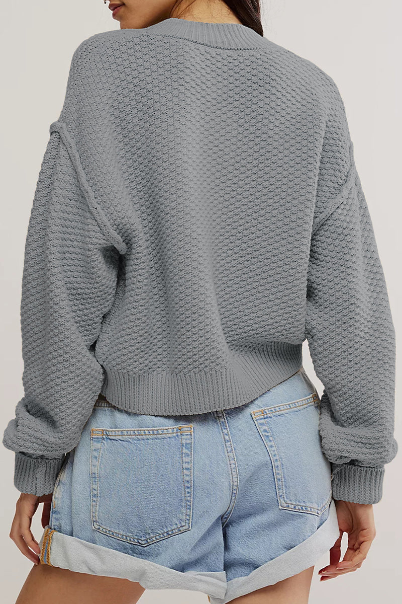 Stilla | Løs Hverdagsoverclothing Med Ensfarvede Knapper og Rund Halsudskæring.