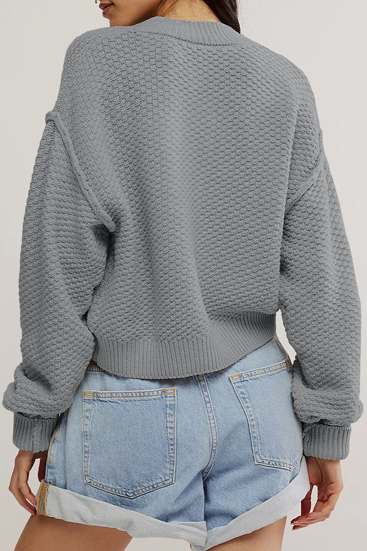 Stilla | Løs Hverdagsoverclothing Med Ensfarvede Knapper og Rund Halsudskæring.