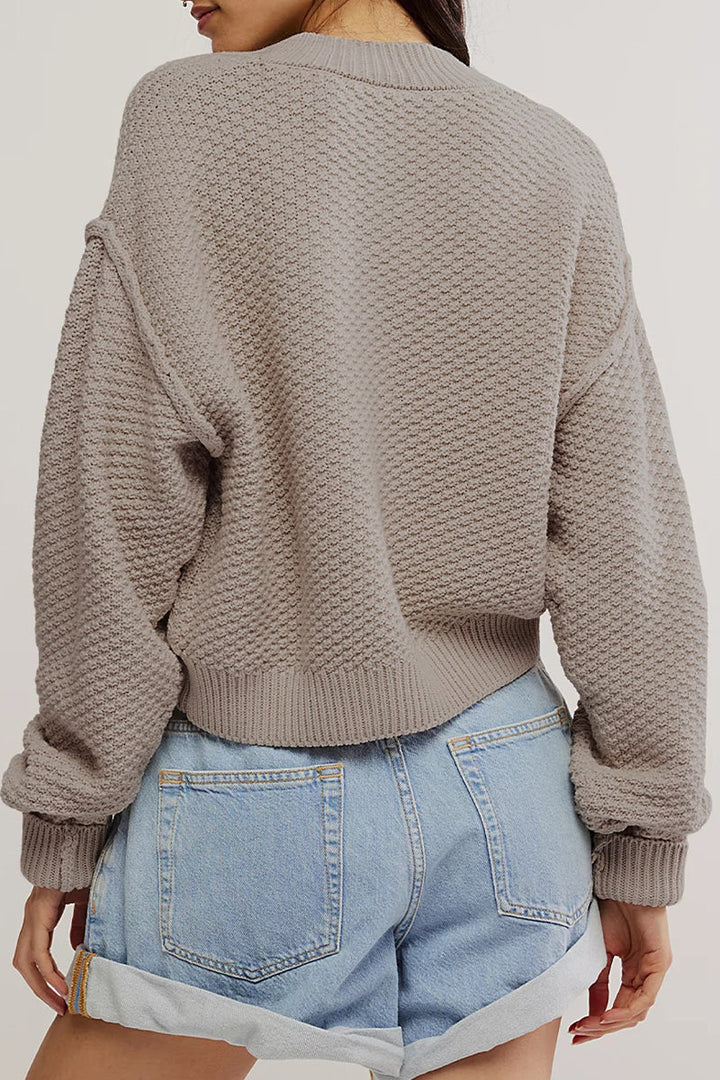 Stilla | Løs Hverdagsoverclothing Med Ensfarvede Knapper og Rund Halsudskæring.