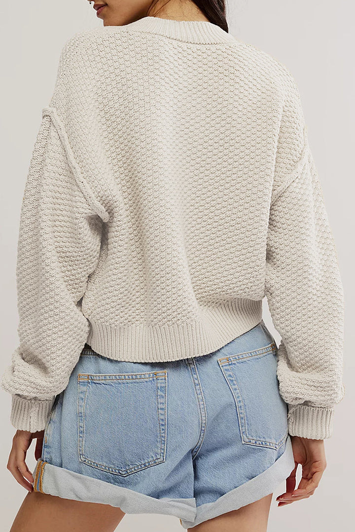 Stilla | Løs Hverdagsoverclothing Med Ensfarvede Knapper og Rund Halsudskæring.