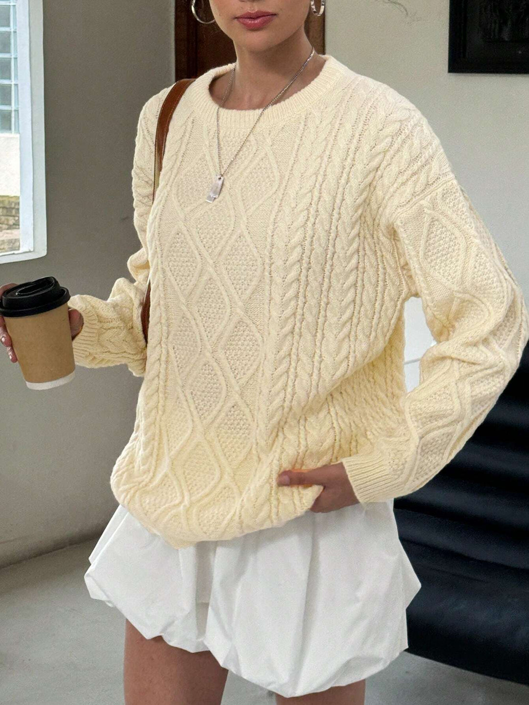 Stilla | Damebluse med vid rund halsudskæring