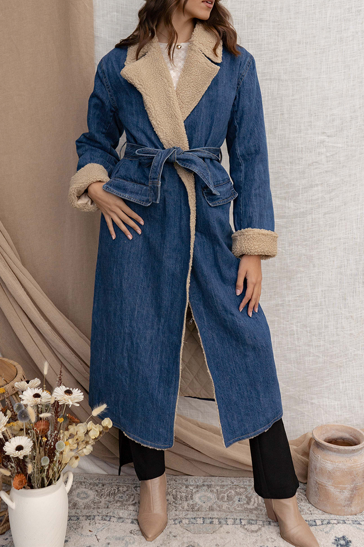 Stilla | Fritidstøj Med Gadedetalje, Snørebånd Og Omslået Krave I Patchwork Stil.