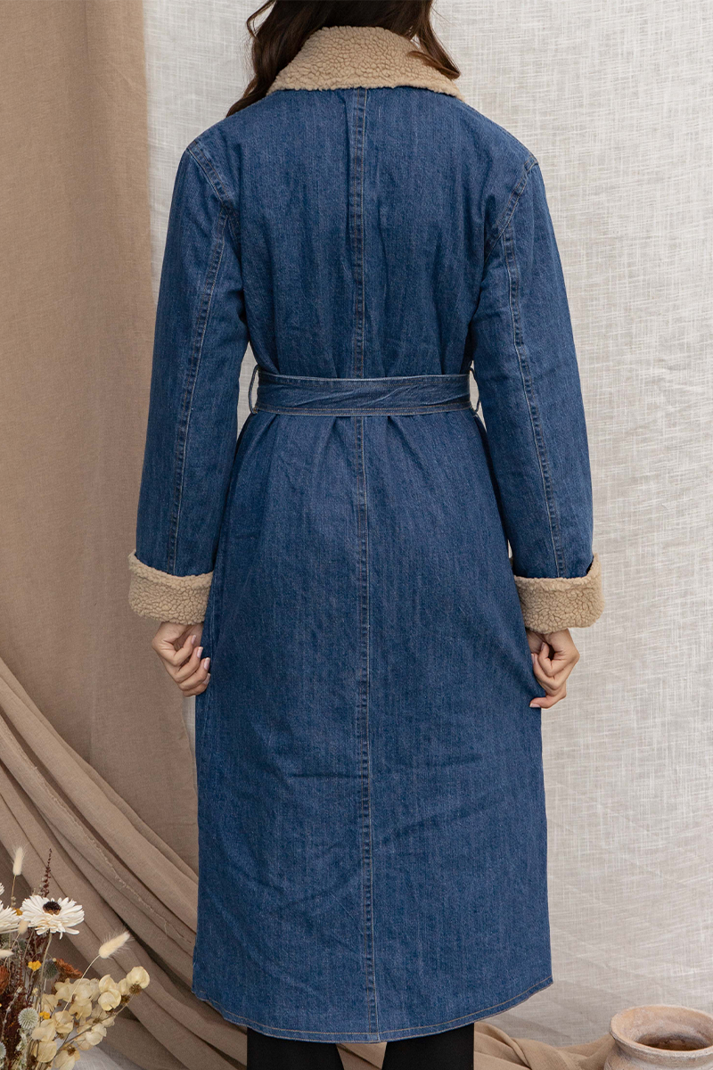 Stilla | Fritidstøj Med Gadedetalje, Snørebånd Og Omslået Krave I Patchwork Stil.