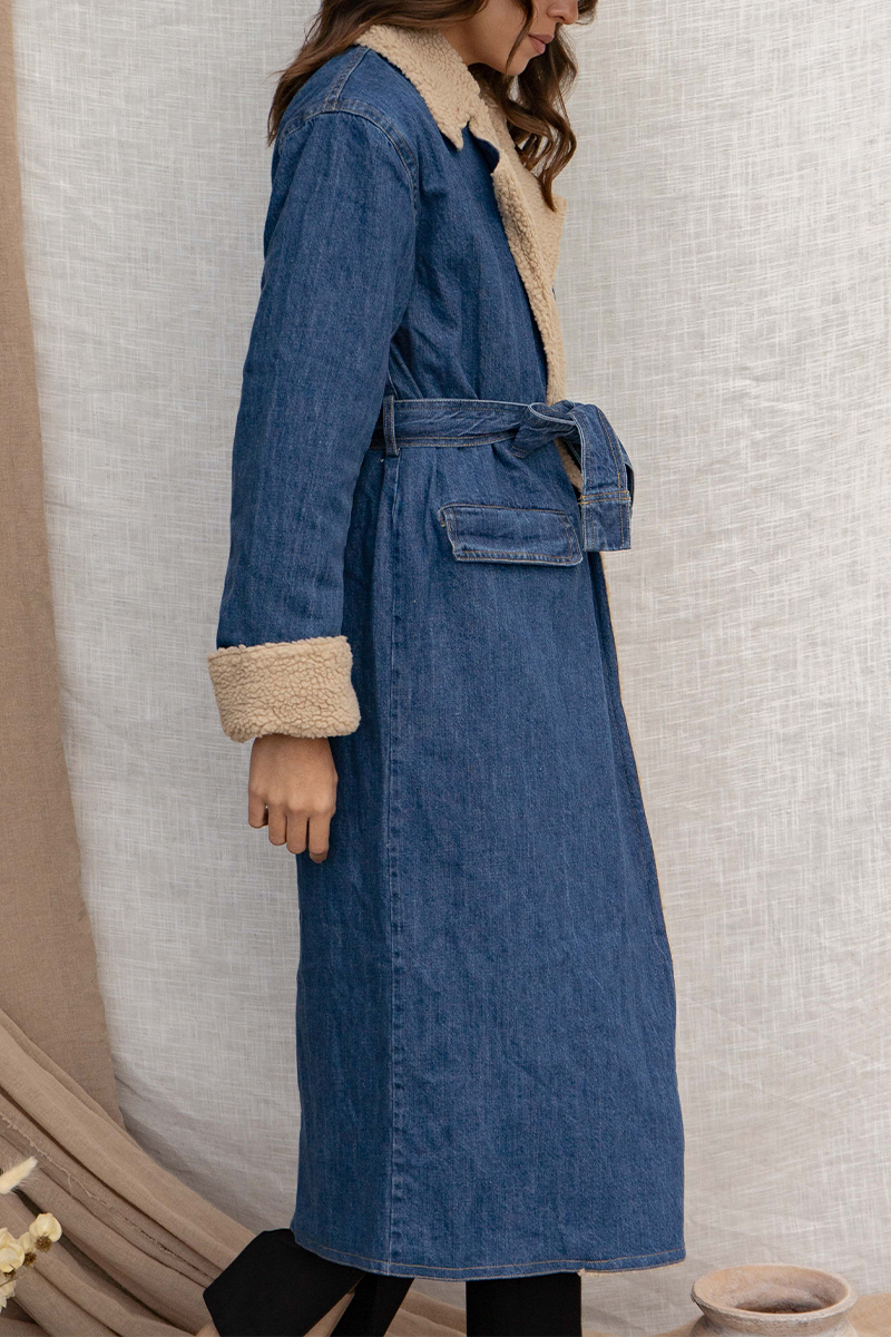 Stilla | Fritidstøj Med Gadedetalje, Snørebånd Og Omslået Krave I Patchwork Stil.