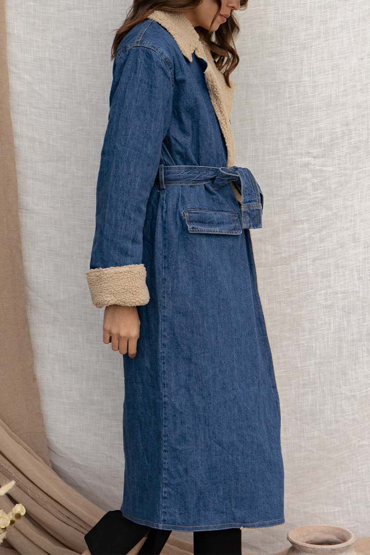 Stilla | Fritidstøj Med Gadedetalje, Snørebånd Og Omslået Krave I Patchwork Stil.