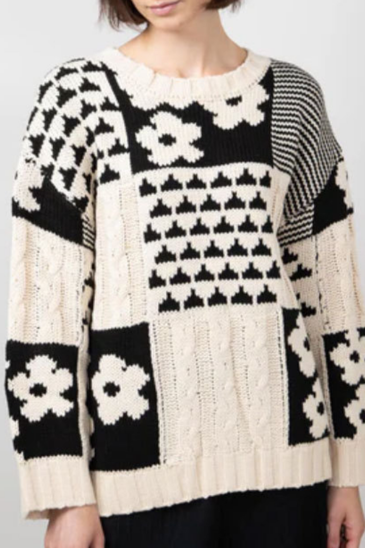 Stilla | Casual Rundhals Sweater Med Kontrastfarvet Blomstermønster