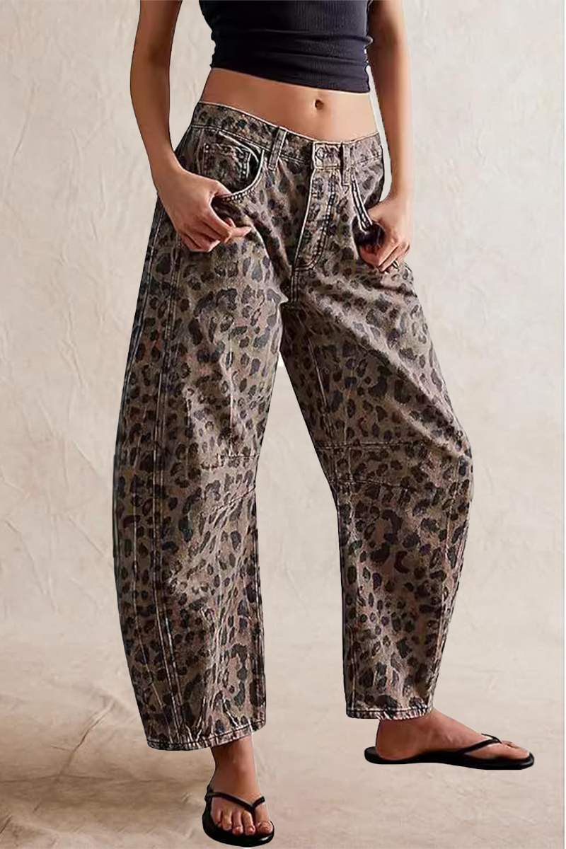 Stilla | Jeans i afslappet denim med leopardlommer og mellemhøj talje