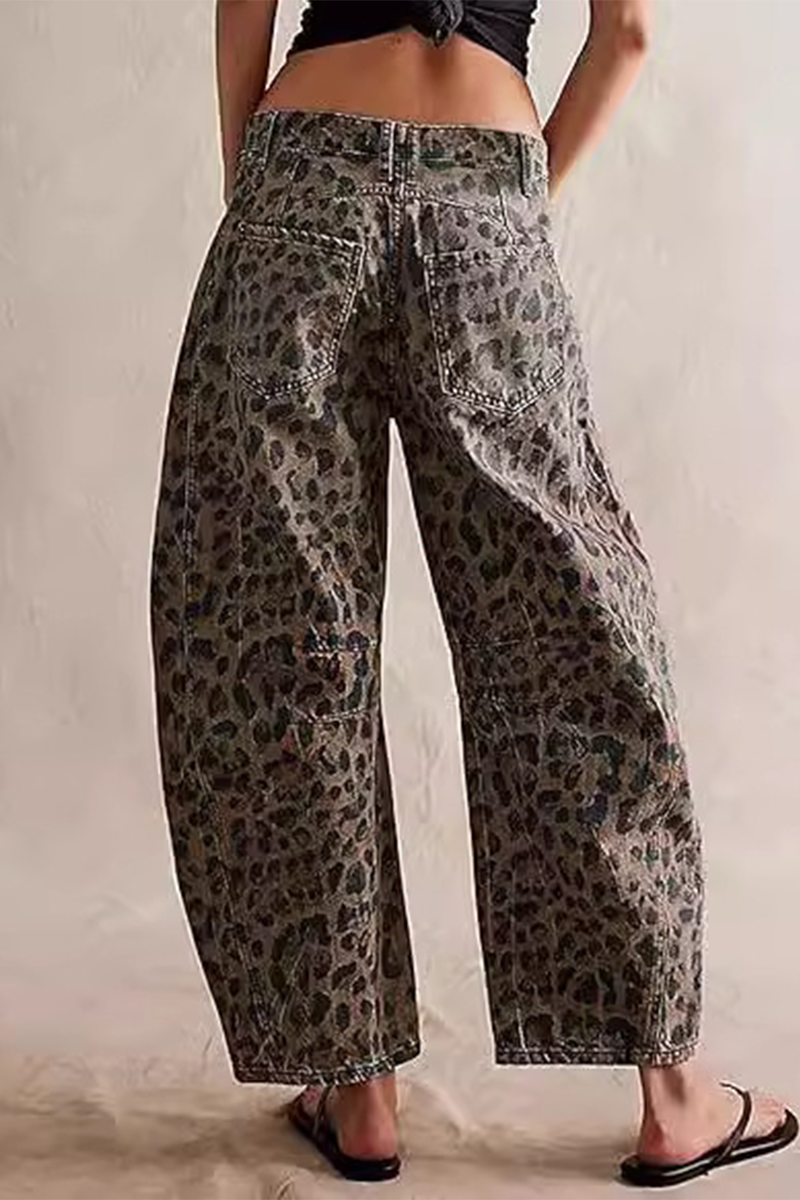 Stilla | Jeans i afslappet denim med leopardlommer og mellemhøj talje
