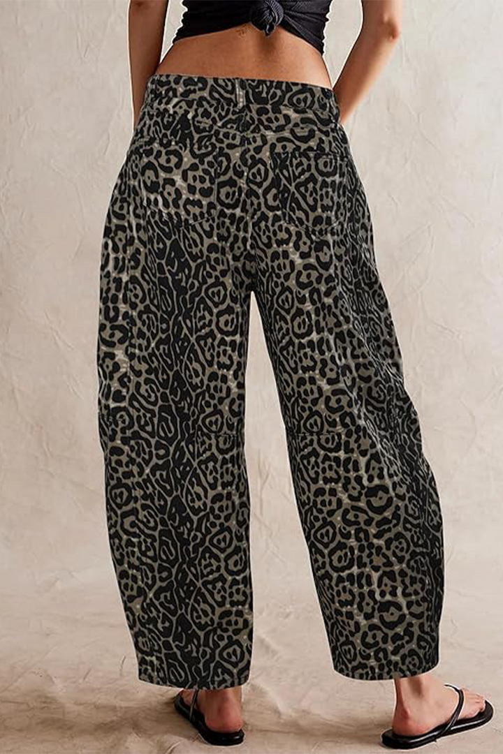 Stilla | Jeans i afslappet denim med leopardlommer og mellemhøj talje