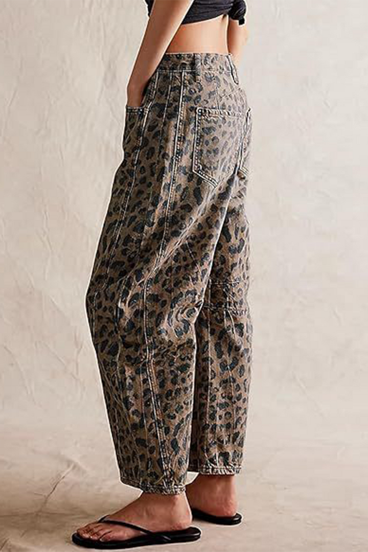 Stilla | Jeans i afslappet denim med leopardlommer og mellemhøj talje