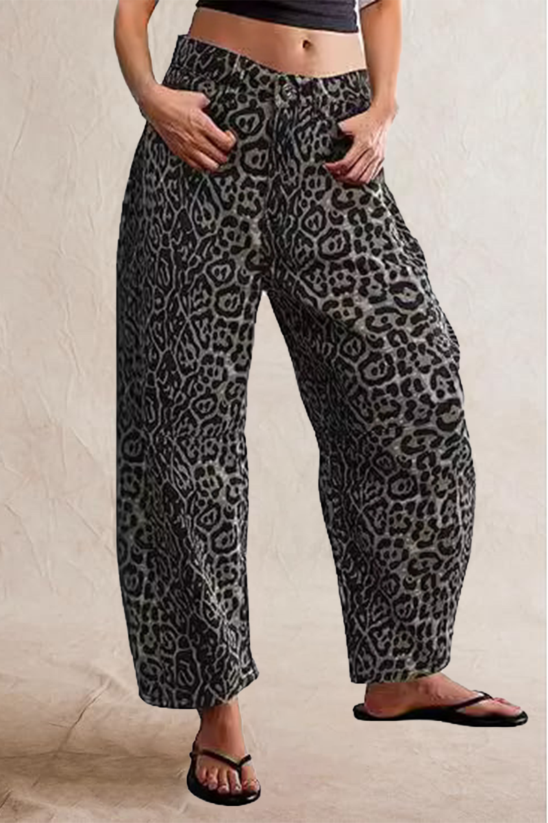 Stilla | Jeans i afslappet denim med leopardlommer og mellemhøj talje