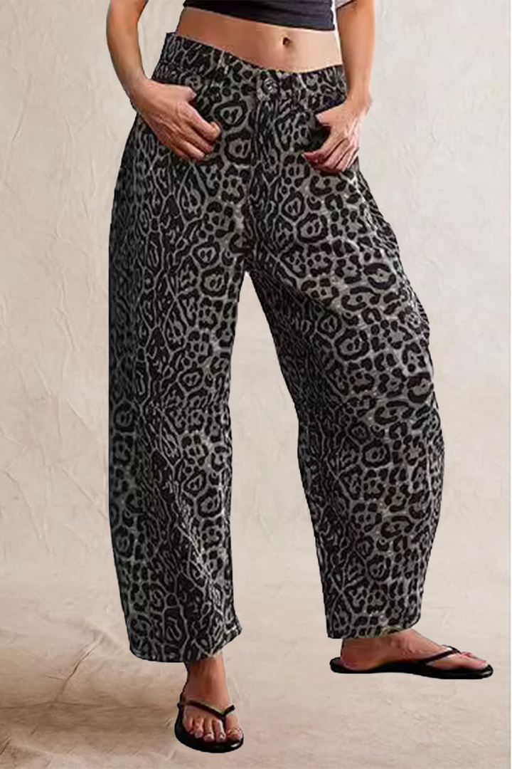 Stilla | Jeans i afslappet denim med leopardlommer og mellemhøj talje