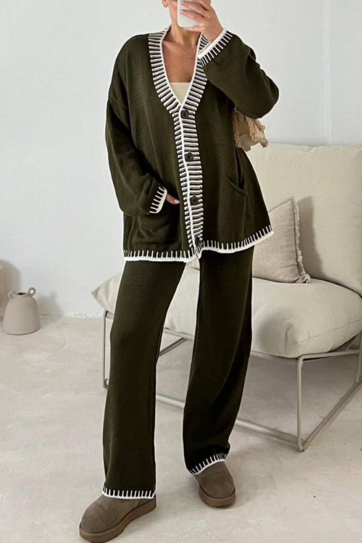 Stilla | Lækkert Patchwork Button up Sæt I To Dele Med V-Udskæring og Lange Ærmer