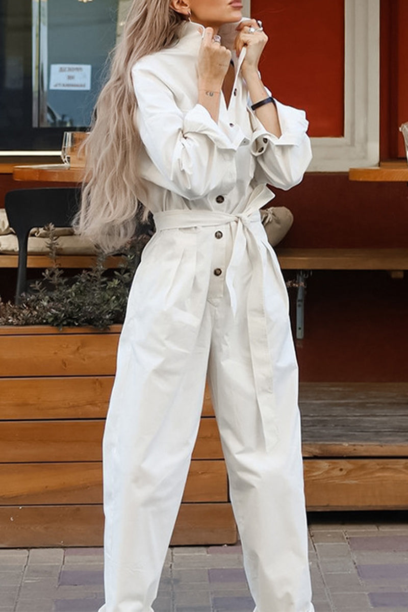 Stilla | Casual og Bred Gadeoveralls med Snøreknapper og Omfoldet Krave