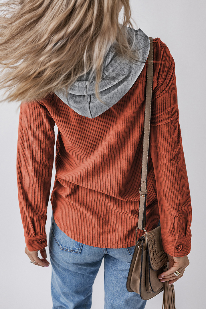Stilla | Løs hættebluse i kontrasterende patchwork hverdagsdesign med snor og knapper