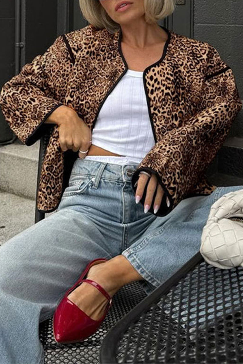 Stilla | Casual streetwear overdel med leopard patchwork lommer og rund halsudskæring