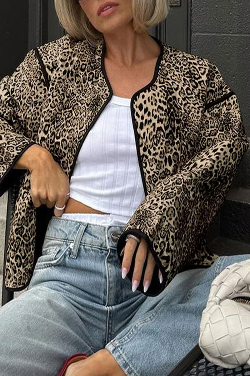 Stilla | Casual streetwear overdel med leopard patchwork lommer og rund halsudskæring