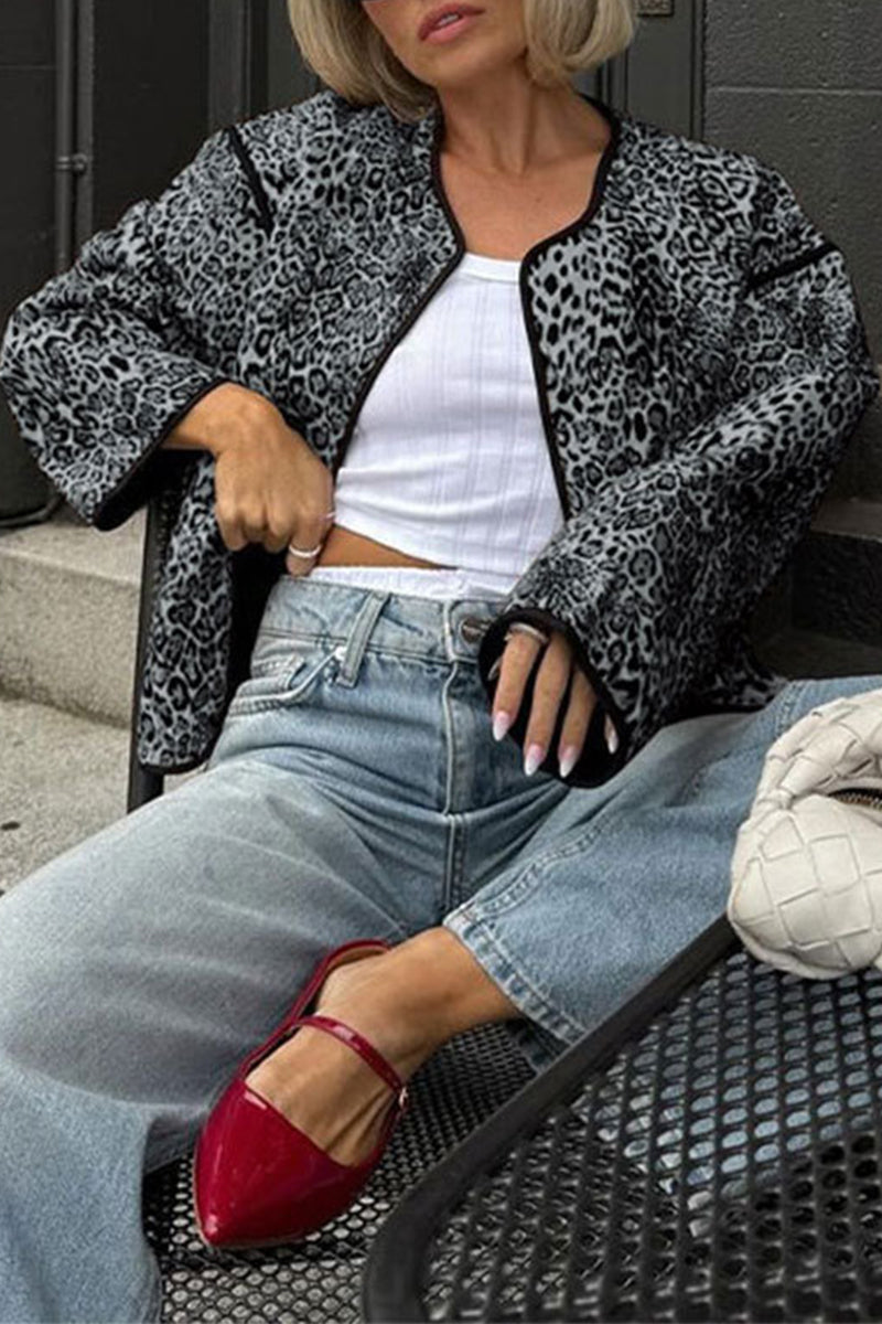 Stilla | Casual streetwear overdel med leopard patchwork lommer og rund halsudskæring