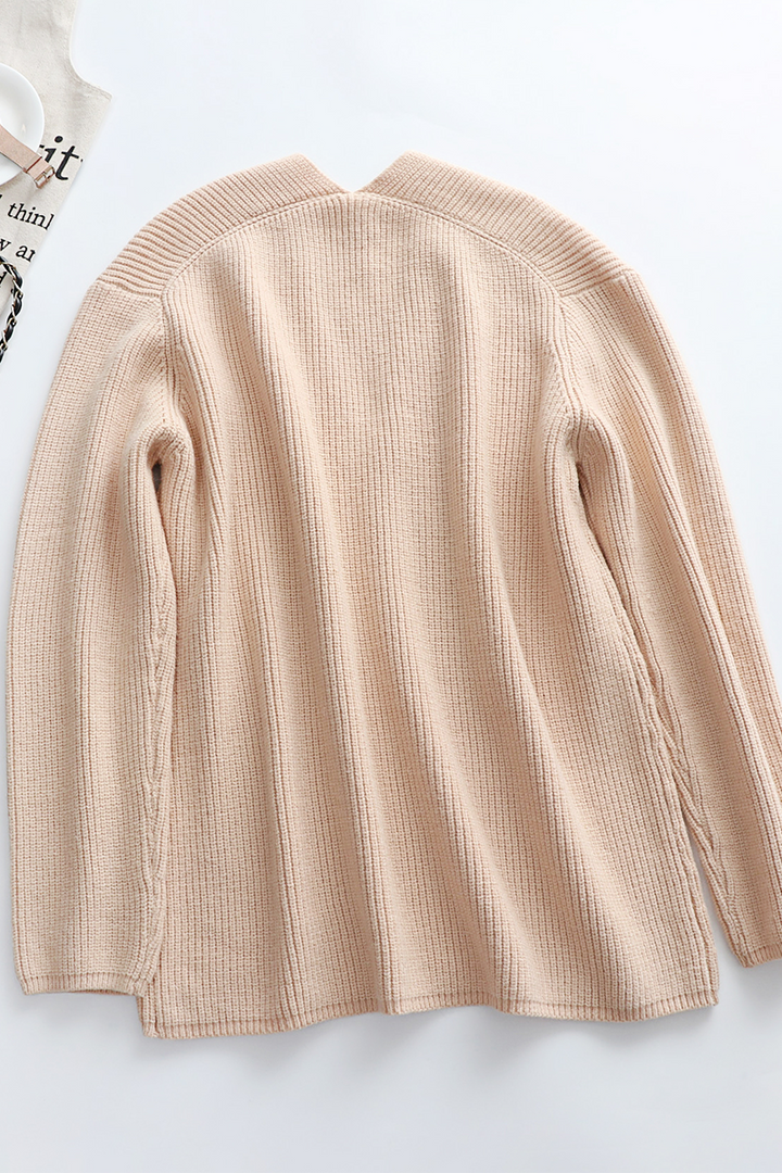 Stilla | Moderat V-Udskæring Pullover i Ensfarvede Farver