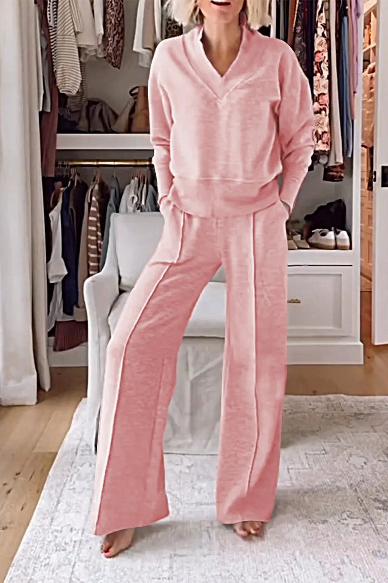 Stilla | Loungewear Sæt Med Lommer Patchwork og V-Udskæring Samt Lange Ærmer