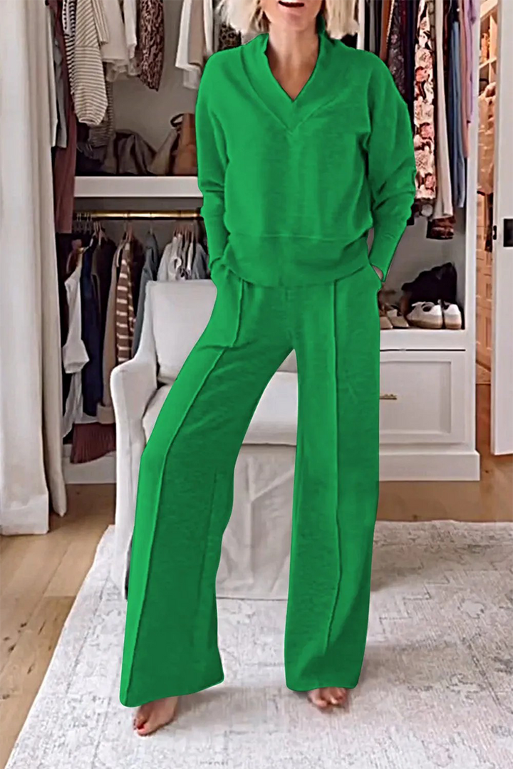 Stilla | Loungewear Sæt Med Lommer Patchwork og V-Udskæring Samt Lange Ærmer