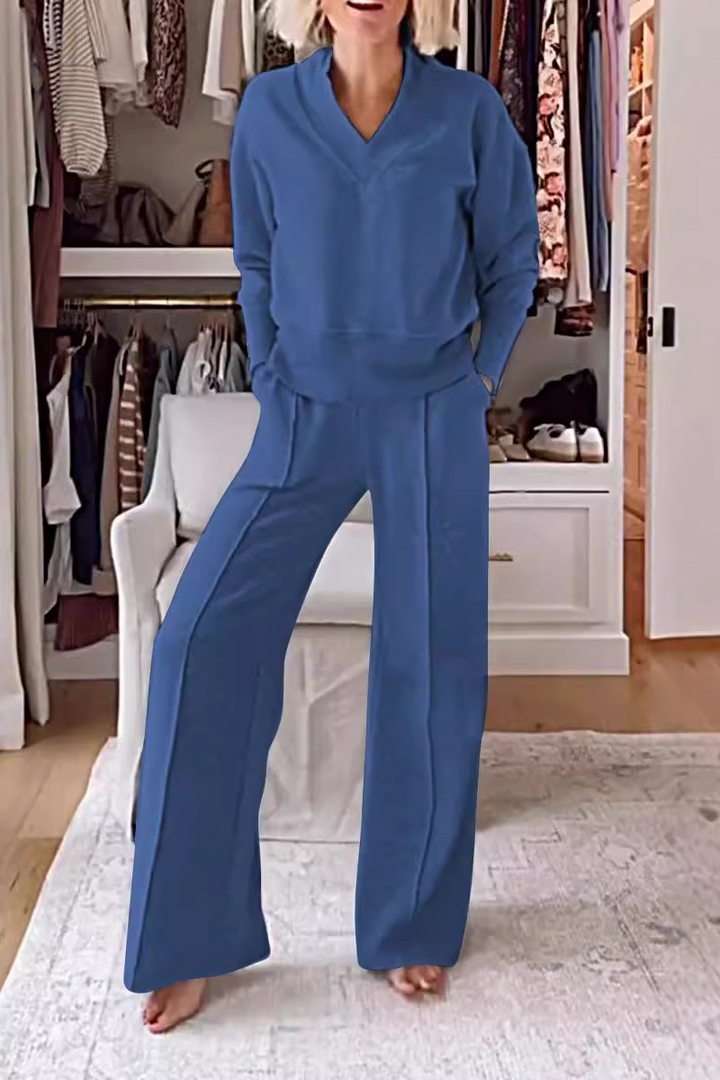 Stilla | Loungewear Sæt Med Lommer Patchwork og V-Udskæring Samt Lange Ærmer