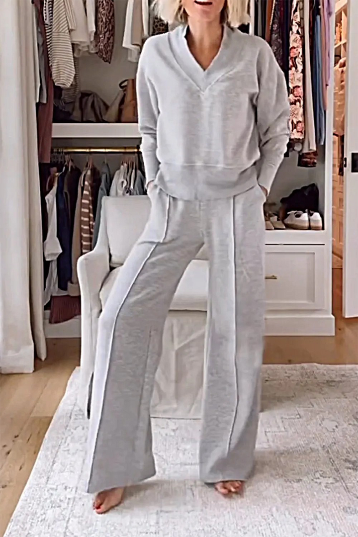 Stilla | Loungewear Sæt Med Lommer Patchwork og V-Udskæring Samt Lange Ærmer
