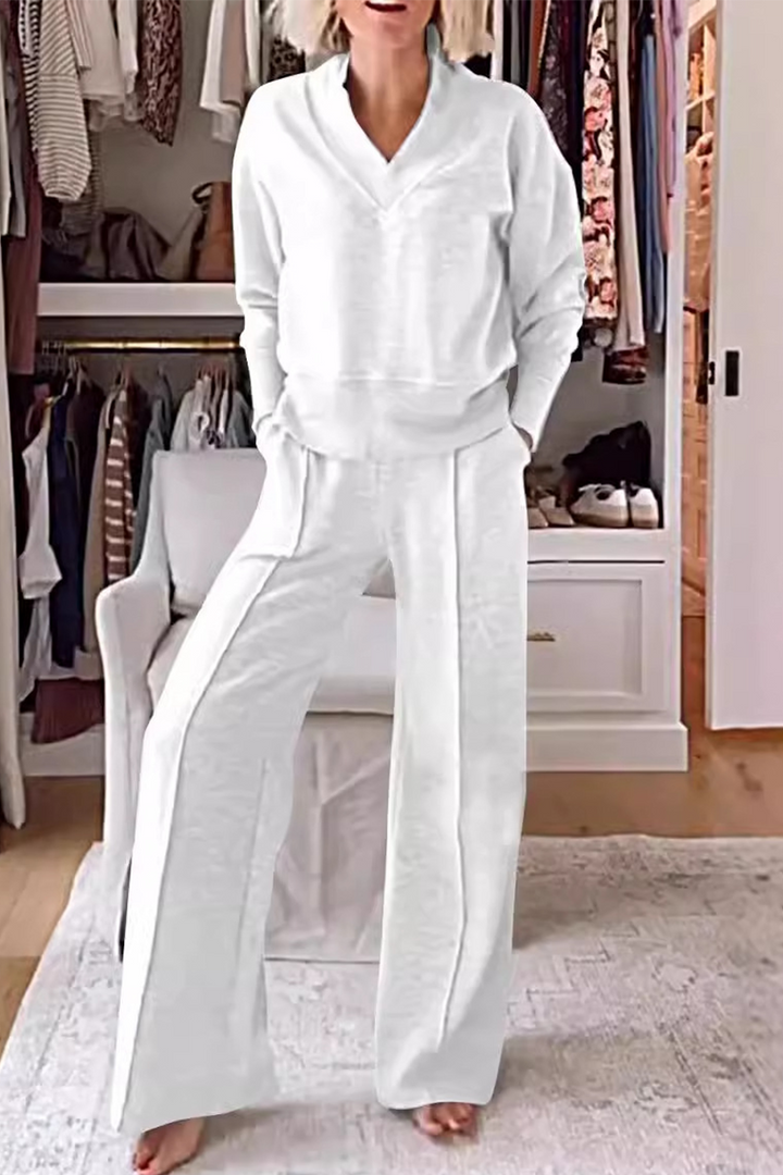 Stilla | Loungewear Sæt Med Lommer Patchwork og V-Udskæring Samt Lange Ærmer