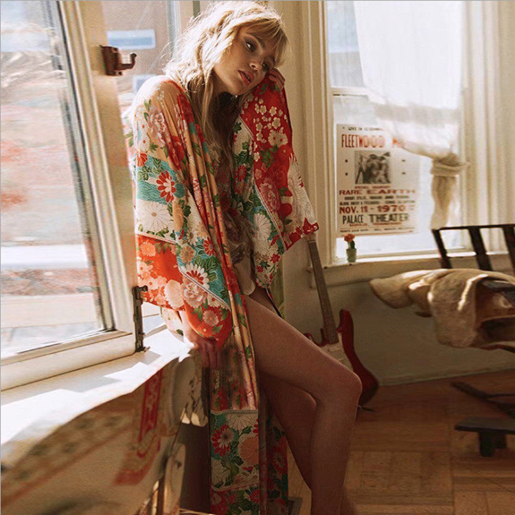 Dame luftig kaftan med farverigt blomsterdesign og brede ærmer Stilla