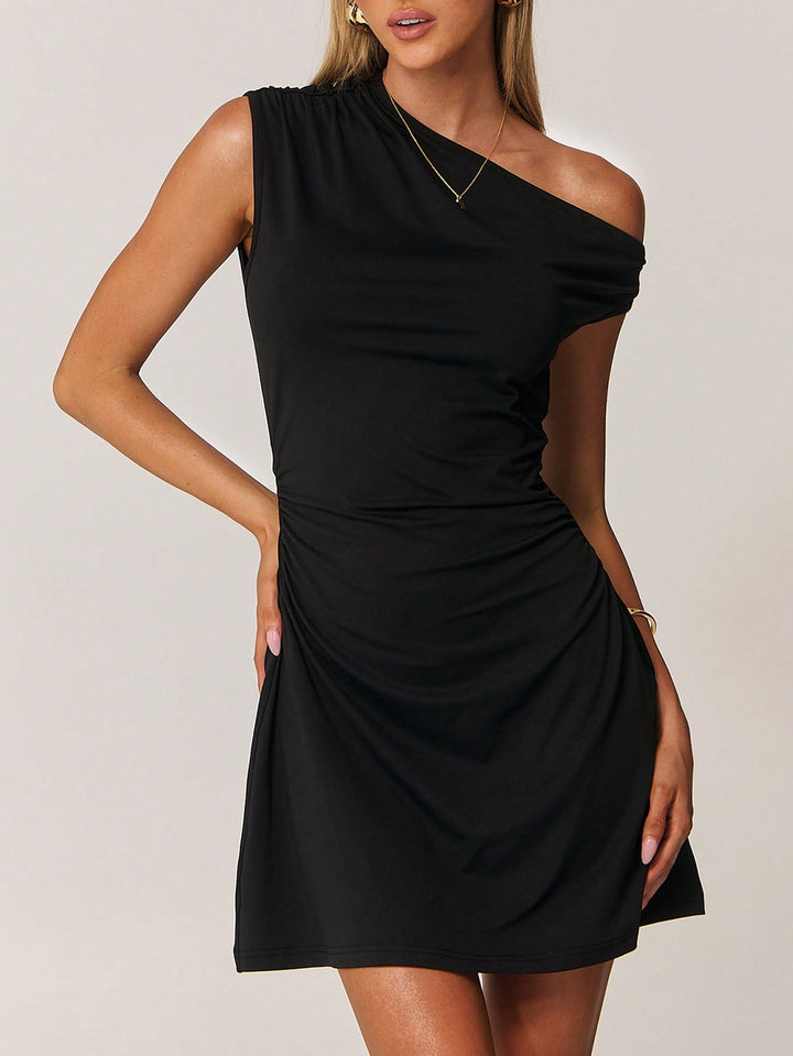 Stilla | Elegant Asymmetrisk Plisseret Kort Kjole