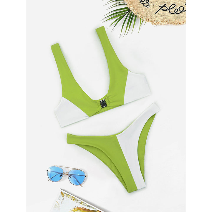 Dame bikini-sæt med dyb v-udskæring og elegant afslutningsdetalje Stilla