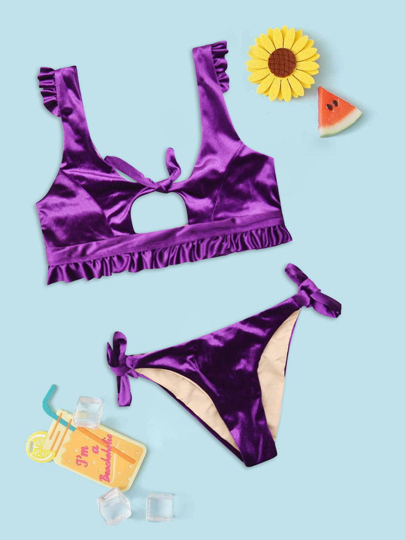 Dame bikini-sæt med diskrete udskæringer og flæsedetaljer Skovae