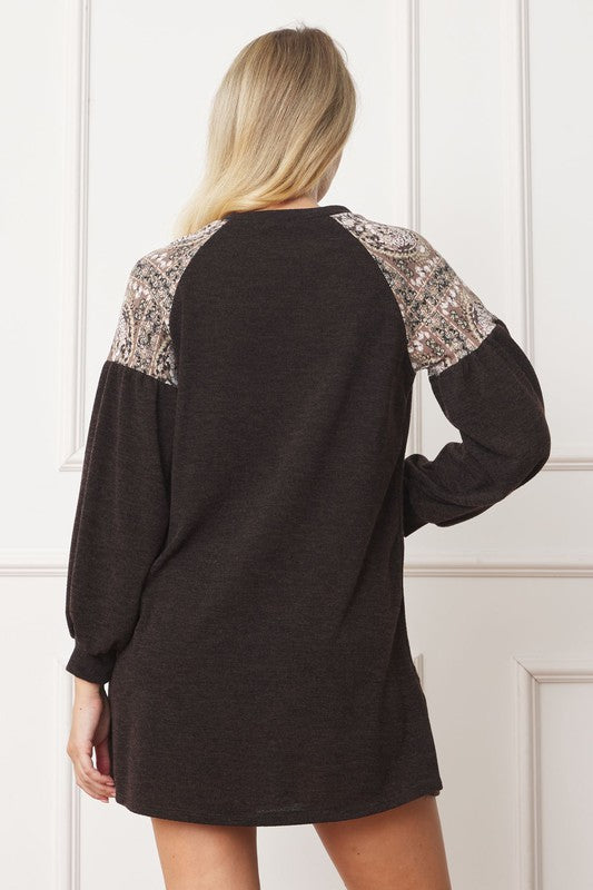 Stilla | Paisley Skulder Accent Tunika Kjole