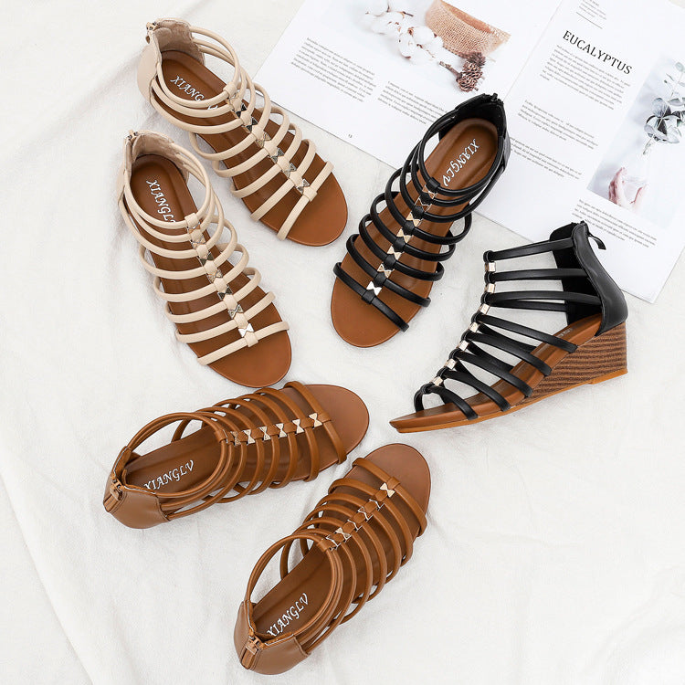 Dame Wedge-sandaler med mode ankelrem-konstruktion og elegante gyldne accenter Stilla