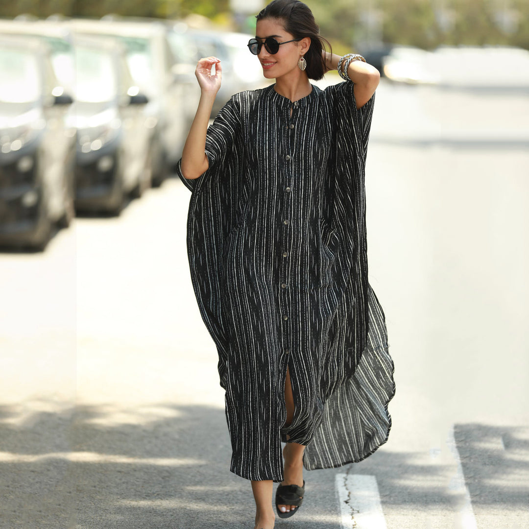 Dame Kaftan med stilfulde striber og knapliste Stilla